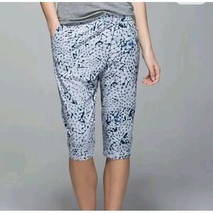 Lululemon Womens Sz 4 Retreat Yogi Active Capri Crop Pants Crushed Silver Fox